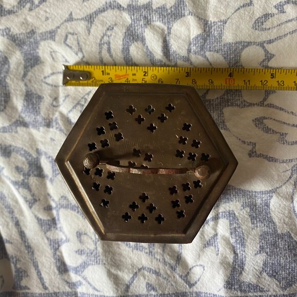 Vintage Brass Cricket Box with Cutouts Trinket matchbook case - Picture 14 of 14